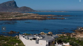 Rox Villa with direct access to ocean